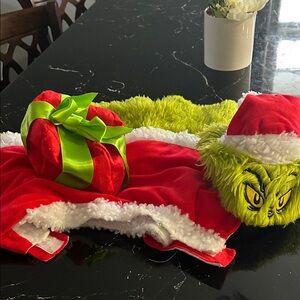 Grinch Christmas Costume. Used once and it has been washed.